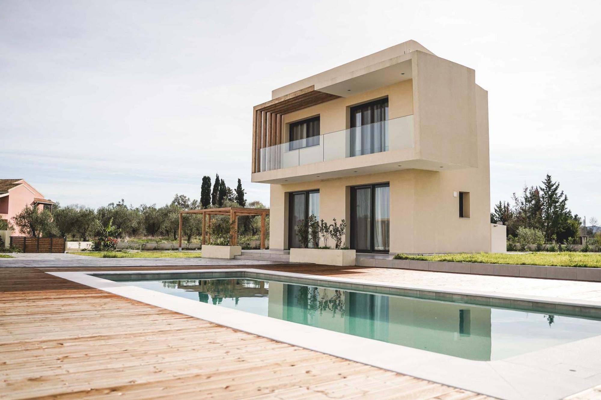 G Quattro Luxury * Lefkimi
