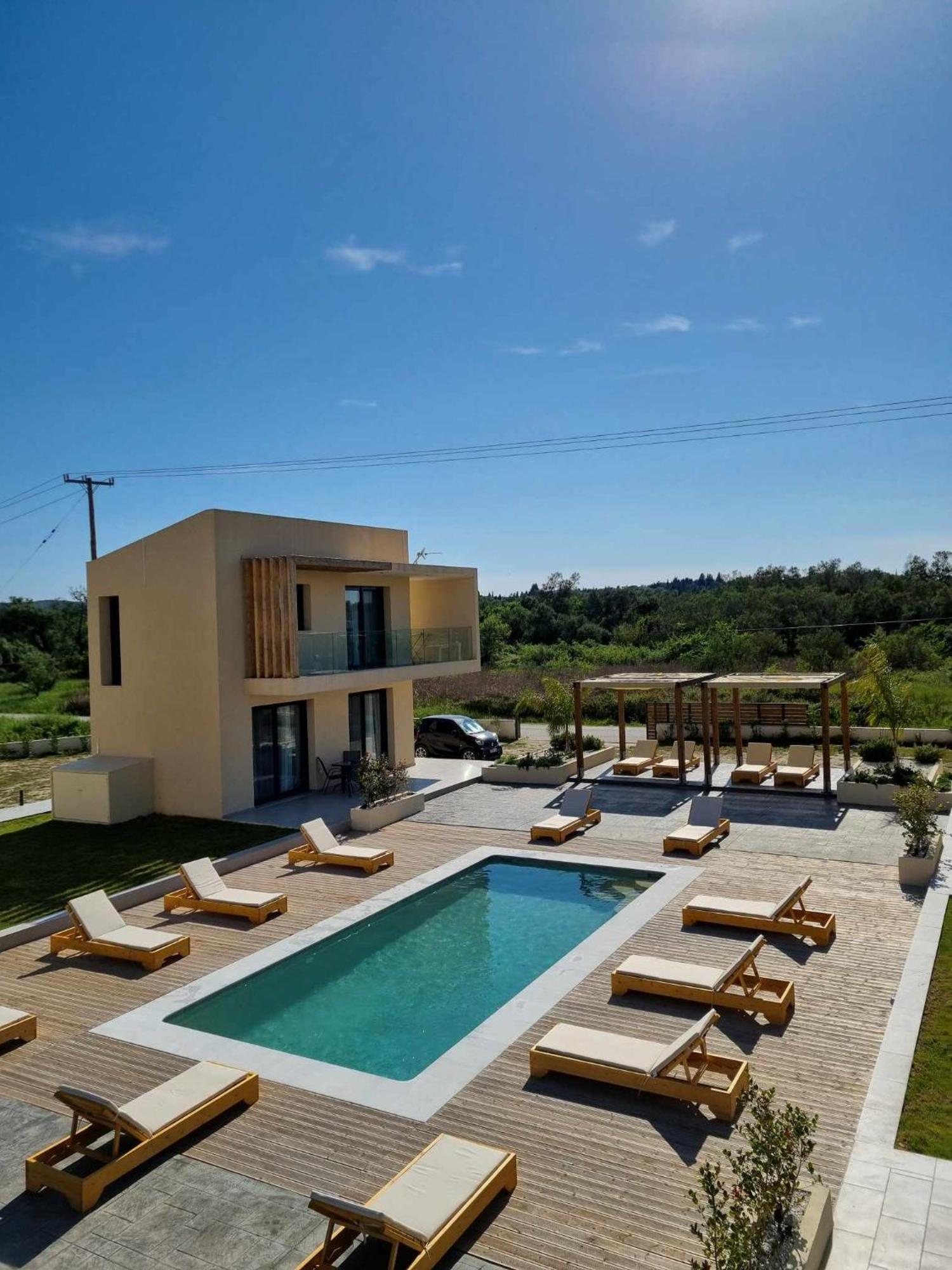 G Quattro Luxury Hébergement de vacances Lefkimi